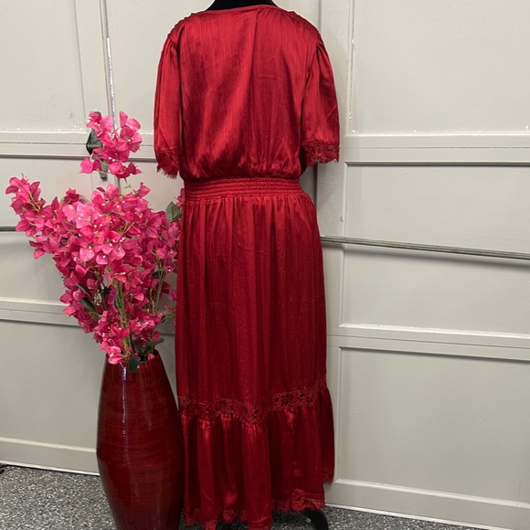 Elegant Red Women's Dress - Picture 3 of 4
